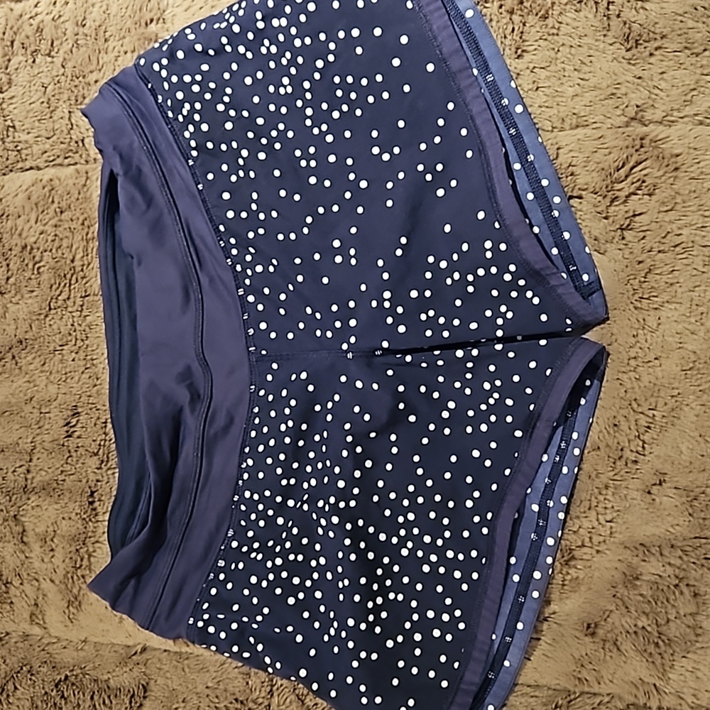 Lululemon Black polka dot shorts size 4 Excellent